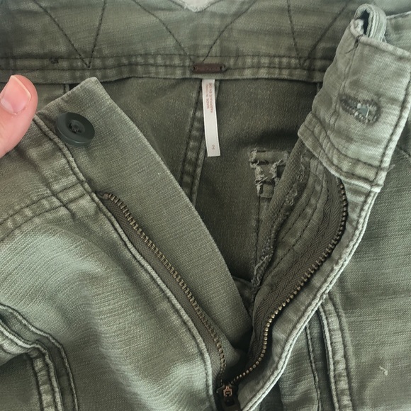 Free People sz 2 olive green utility mini skirt - Picture 3 of 4